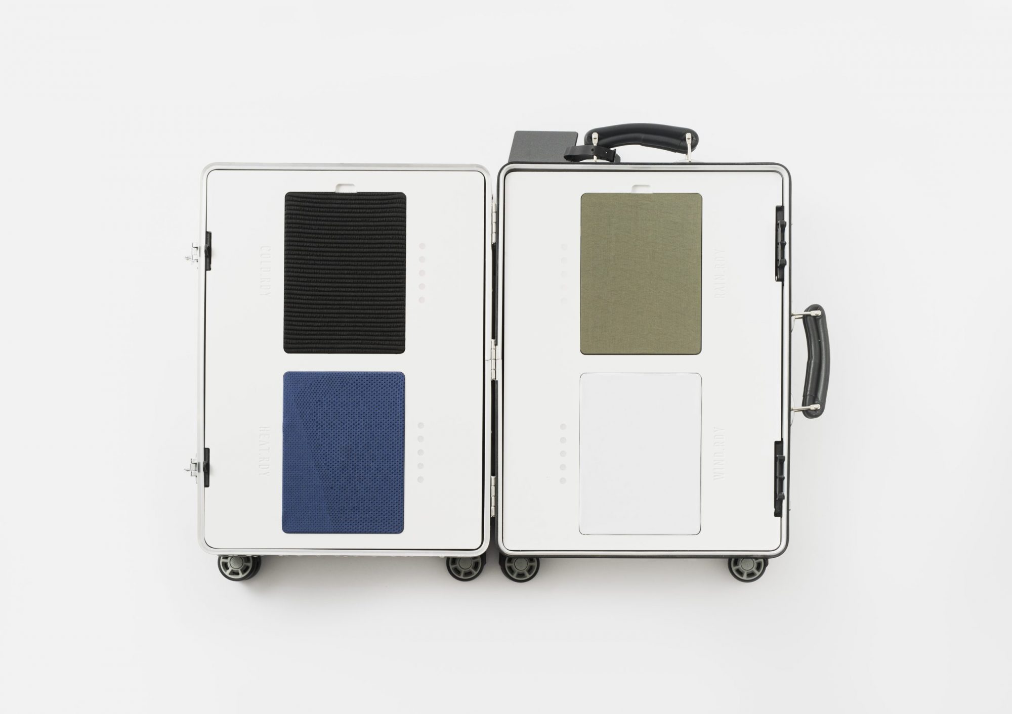 Koffer der Marke Rimowa, individuell gestaltet mit technischen Elementen. 